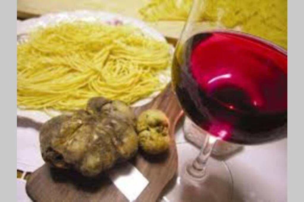 Апартаменты Ex Ostu Impero: Vino, Tartufo Ed Ospitalita Ла Морра Экстерьер фото